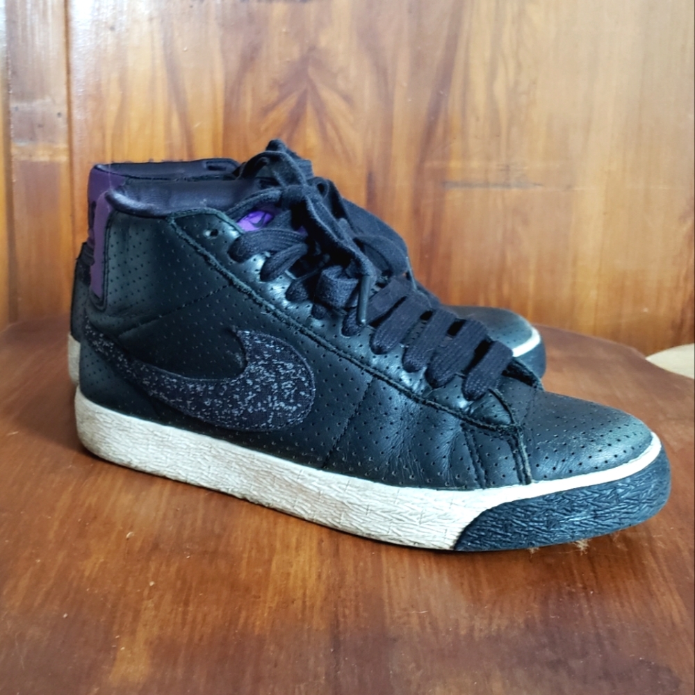 Womes nike midi size 7